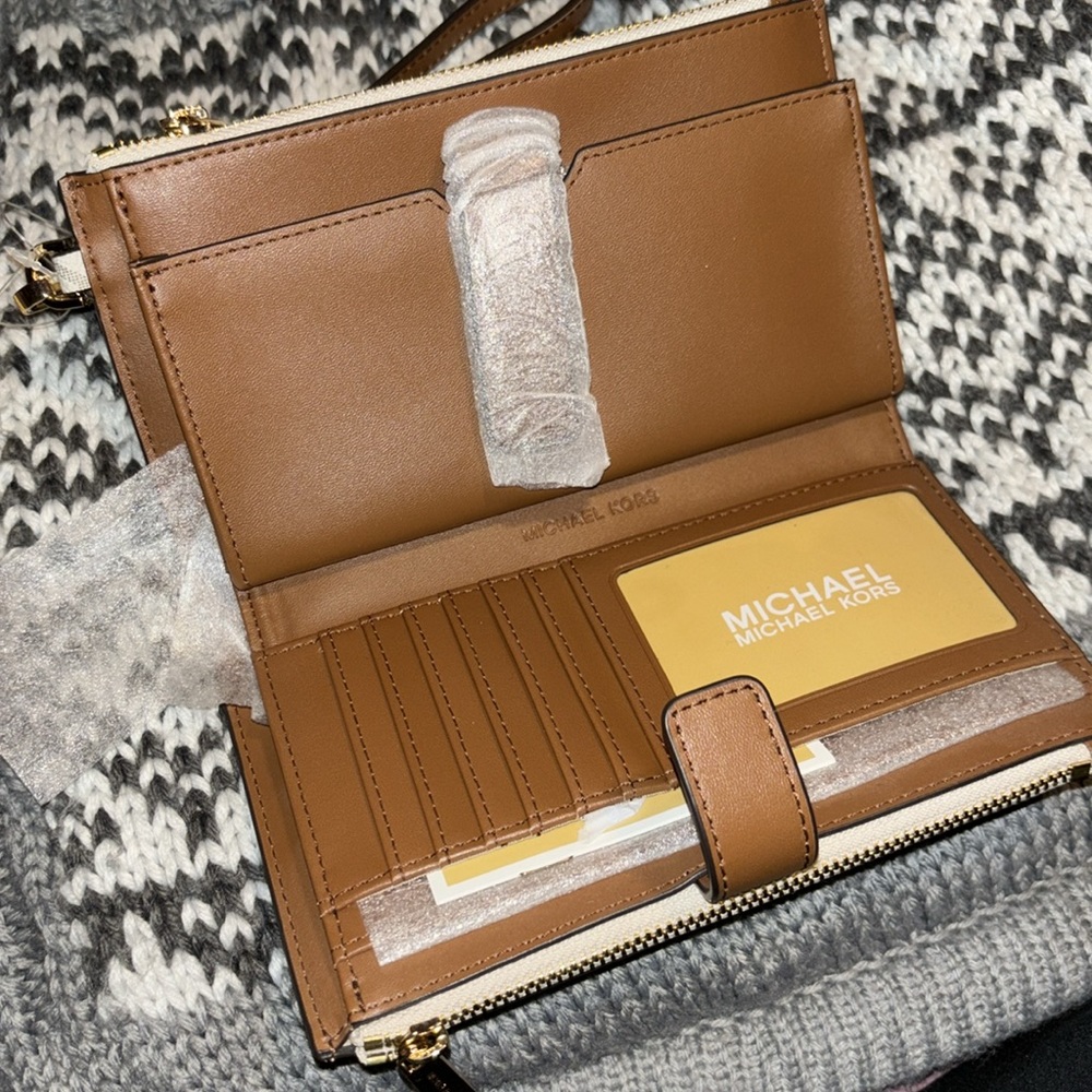 Michael Kors Jet Set Travel Double Zip Wristlet - Picture 7 of 7